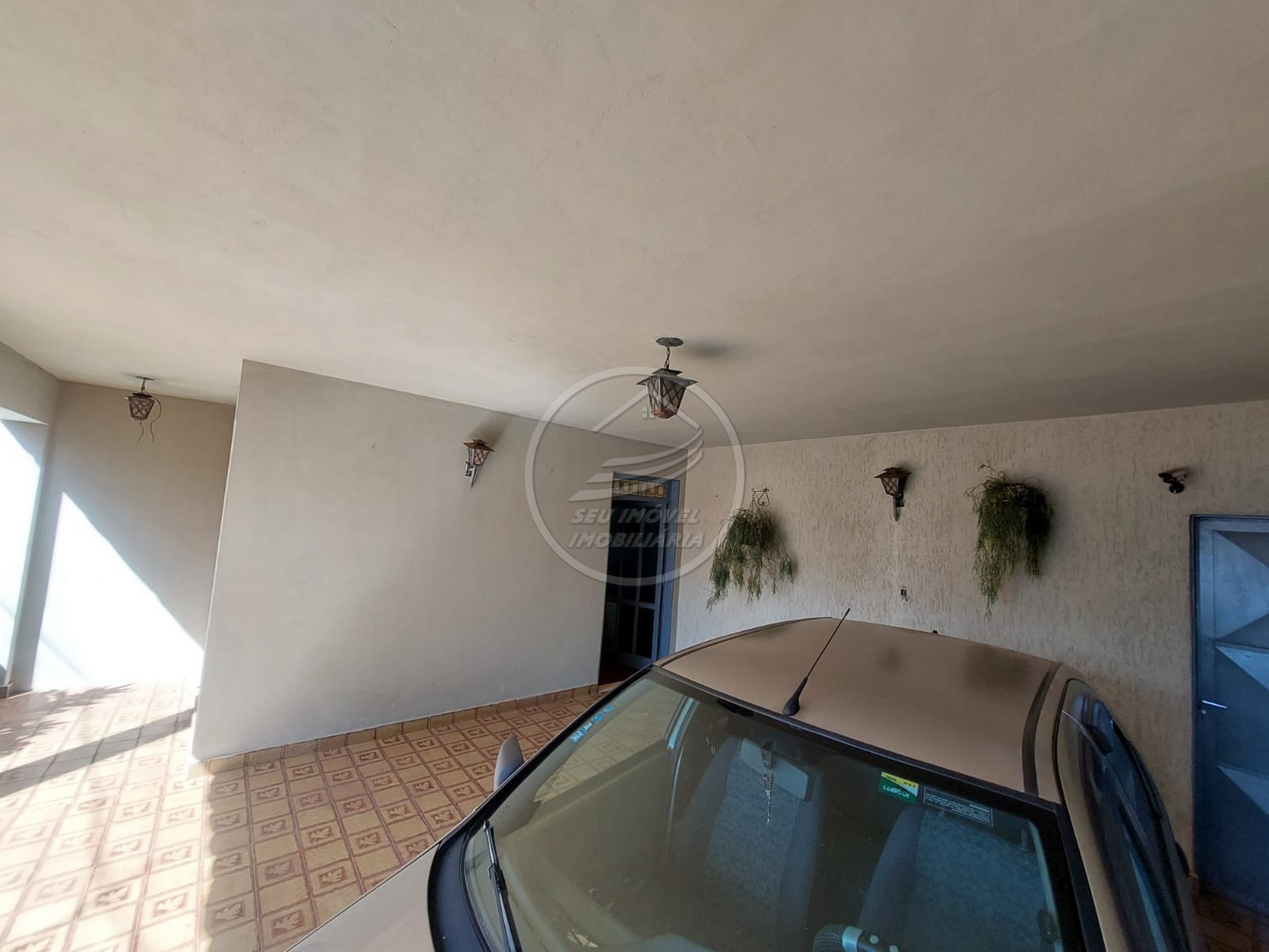 Imperdível oportunidade de casa à venda em Uberaba-MG, no bairro Estados Unidos: 3 quartos, 1 suite, 2 salas, 2 banheiros, 3 vagas de garagem, 19