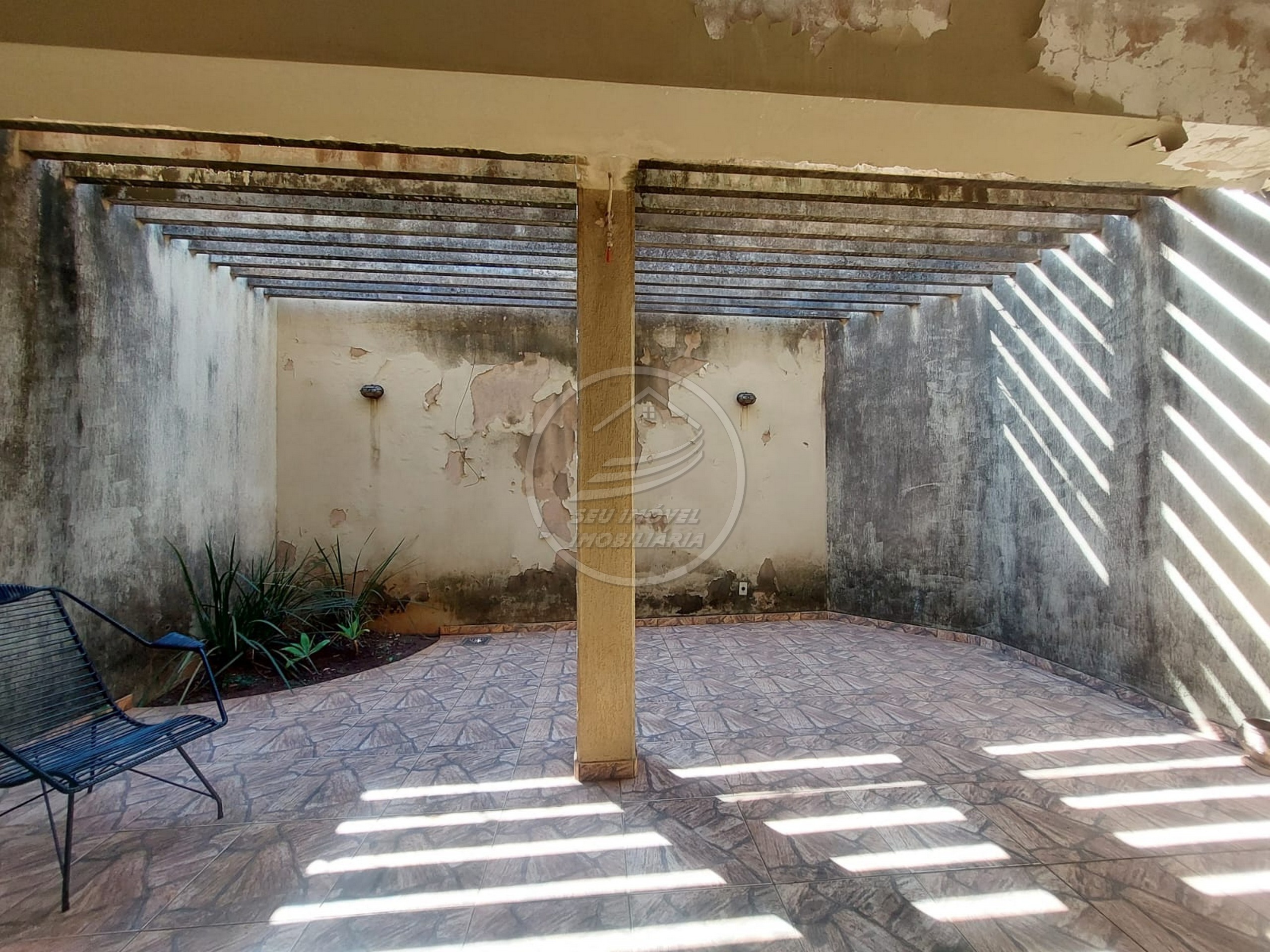 Imperdível oportunidade de casa à venda em Uberaba-MG, no bairro Estados Unidos: 3 quartos, 1 suite, 2 salas, 2 banheiros, 3 vagas de garagem, 19