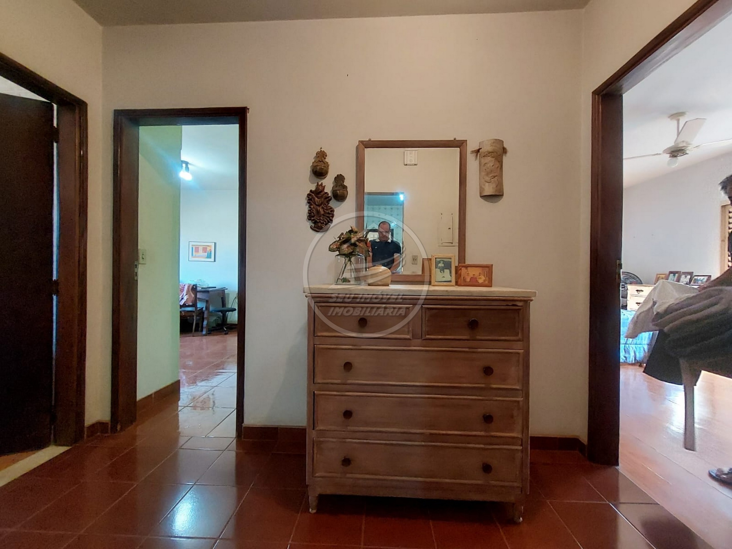 Imperdível oportunidade de casa à venda em Uberaba-MG, no bairro Estados Unidos: 3 quartos, 1 suite, 2 salas, 2 banheiros, 3 vagas de garagem, 19
