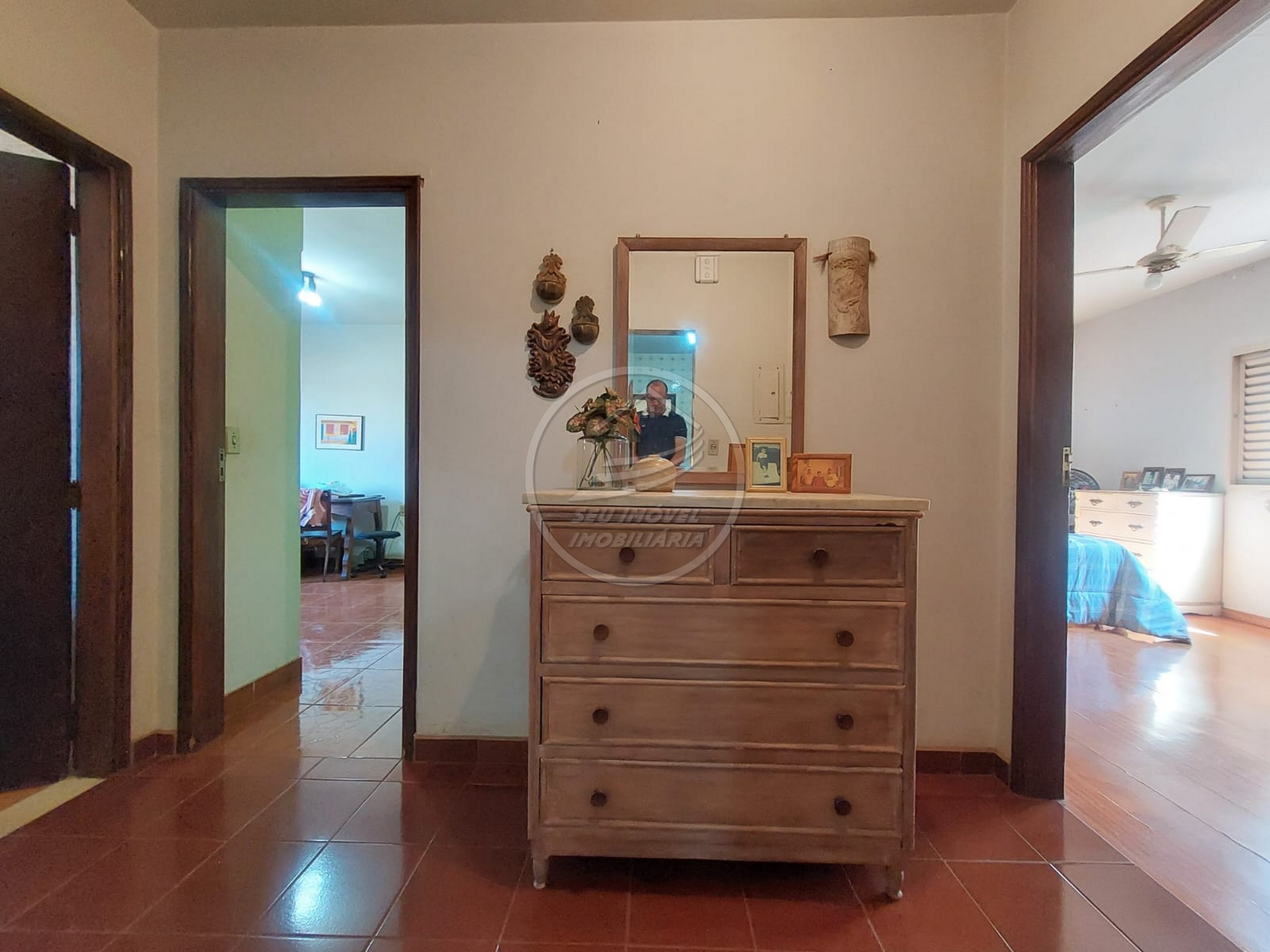 Imperdível oportunidade de casa à venda em Uberaba-MG, no bairro Estados Unidos: 3 quartos, 1 suite, 2 salas, 2 banheiros, 3 vagas de garagem, 19