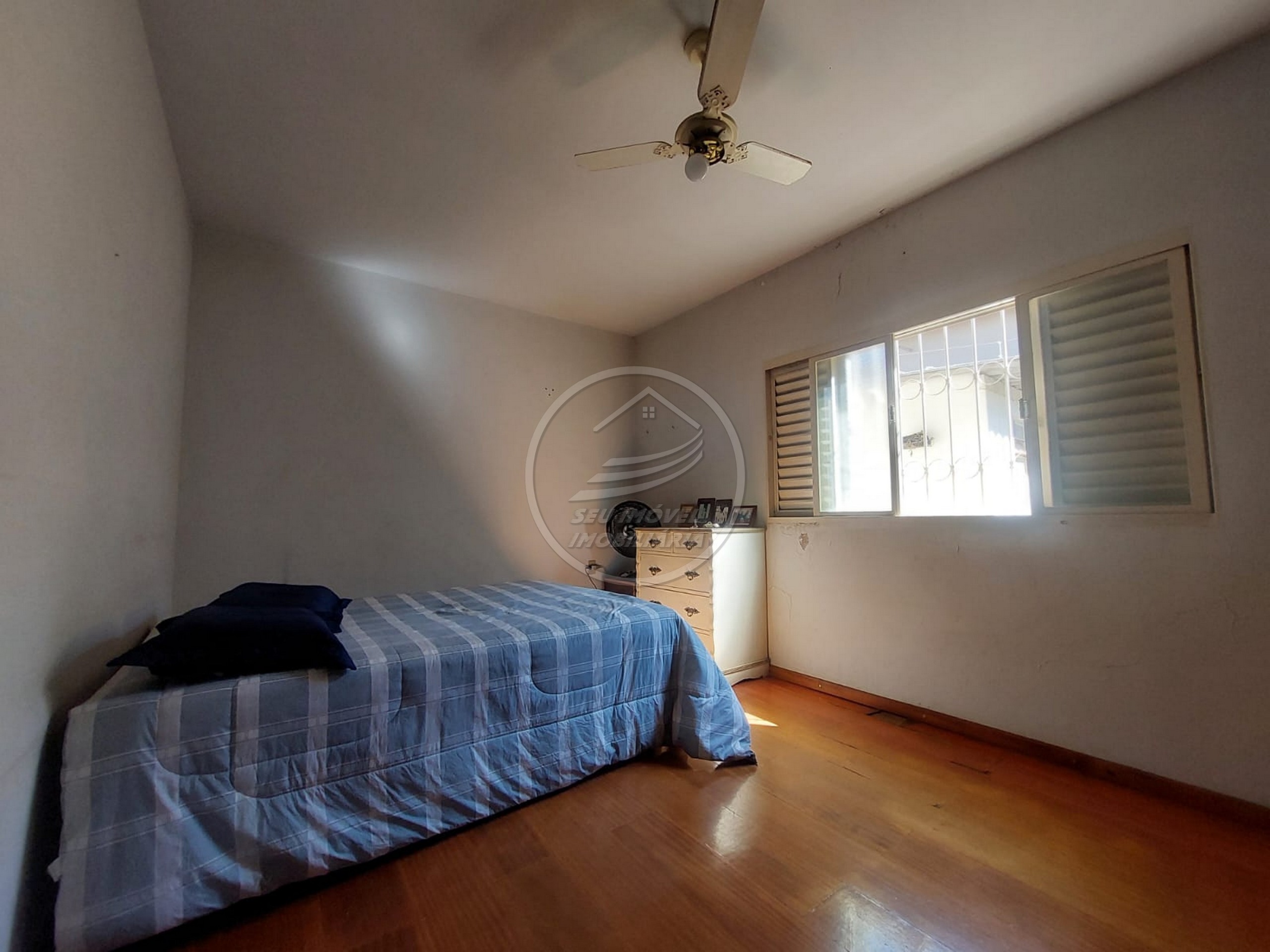 Imperdível oportunidade de casa à venda em Uberaba-MG, no bairro Estados Unidos: 3 quartos, 1 suite, 2 salas, 2 banheiros, 3 vagas de garagem, 19