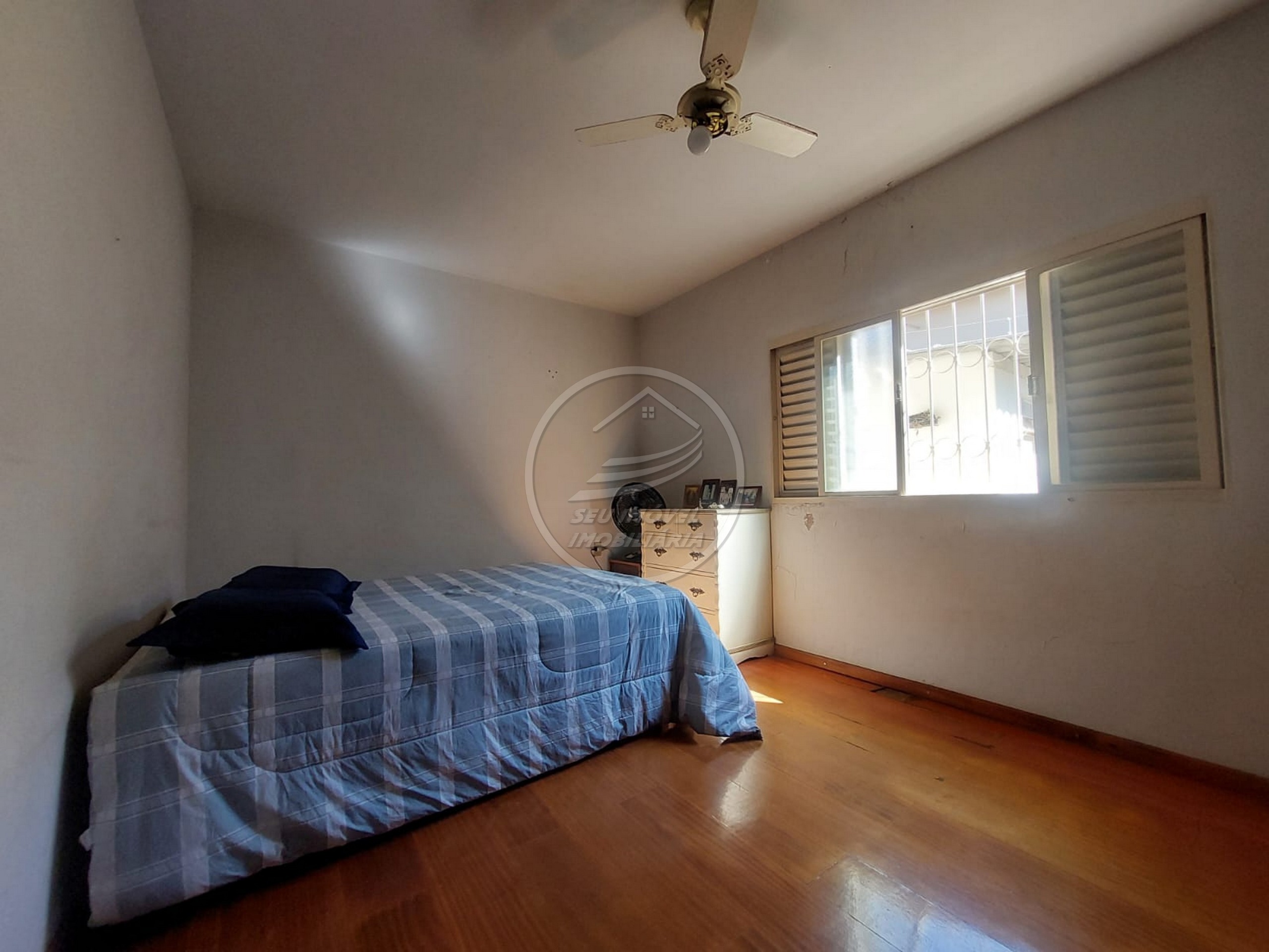 Imperdível oportunidade de casa à venda em Uberaba-MG, no bairro Estados Unidos: 3 quartos, 1 suite, 2 salas, 2 banheiros, 3 vagas de garagem, 19