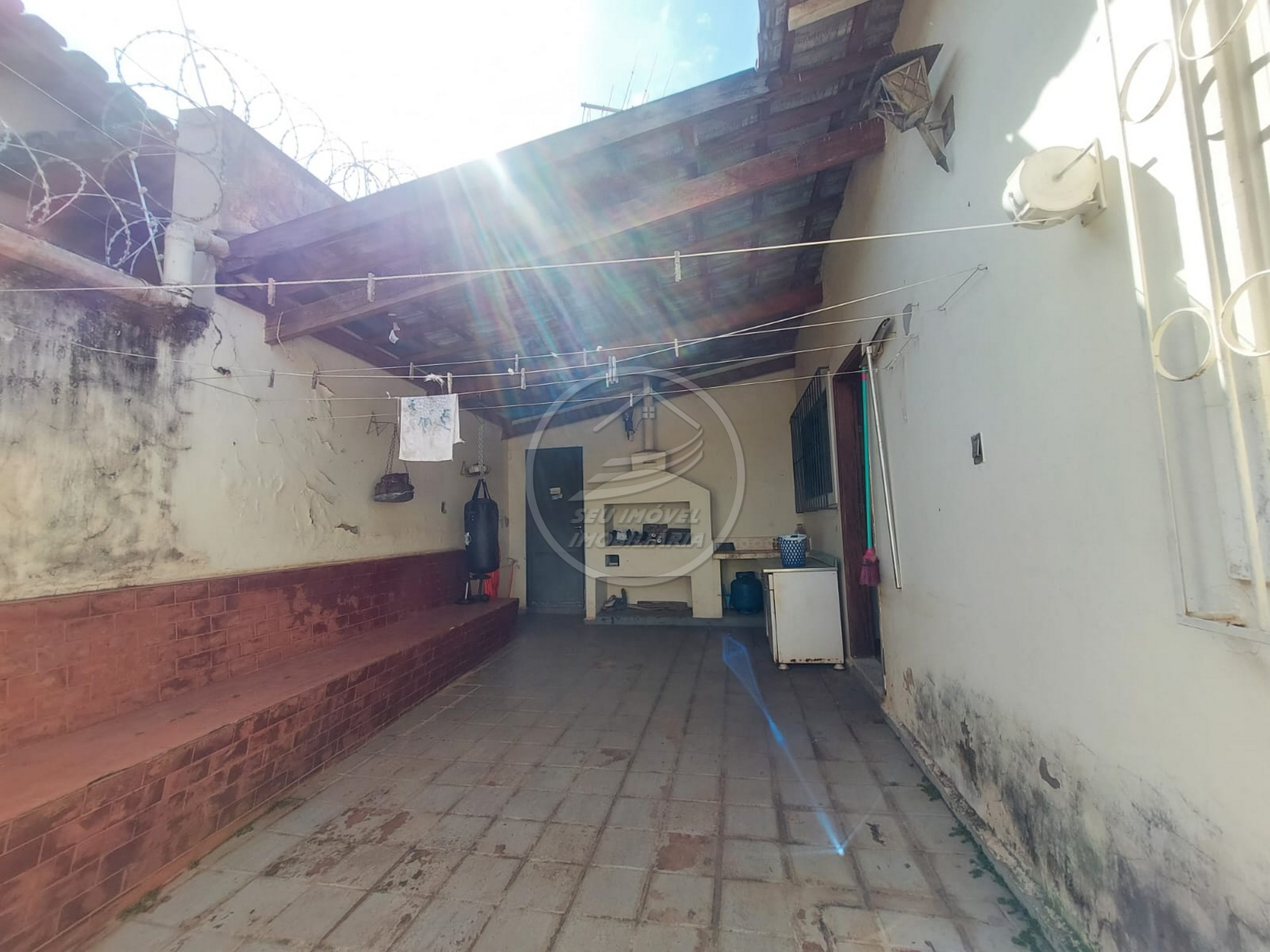 Imperdível oportunidade de casa à venda em Uberaba-MG, no bairro Estados Unidos: 3 quartos, 1 suite, 2 salas, 2 banheiros, 3 vagas de garagem, 19