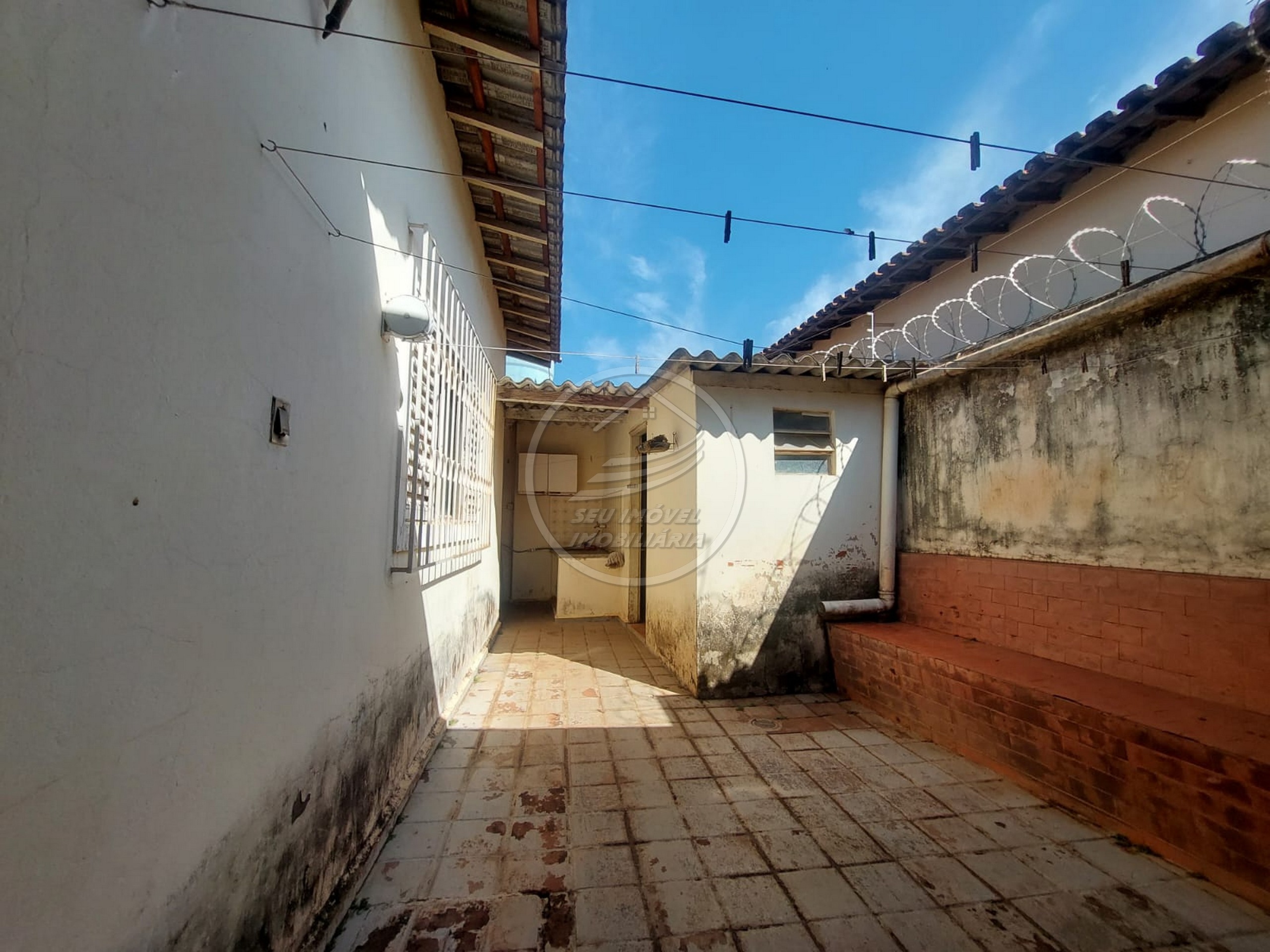 Imperdível oportunidade de casa à venda em Uberaba-MG, no bairro Estados Unidos: 3 quartos, 1 suite, 2 salas, 2 banheiros, 3 vagas de garagem, 19