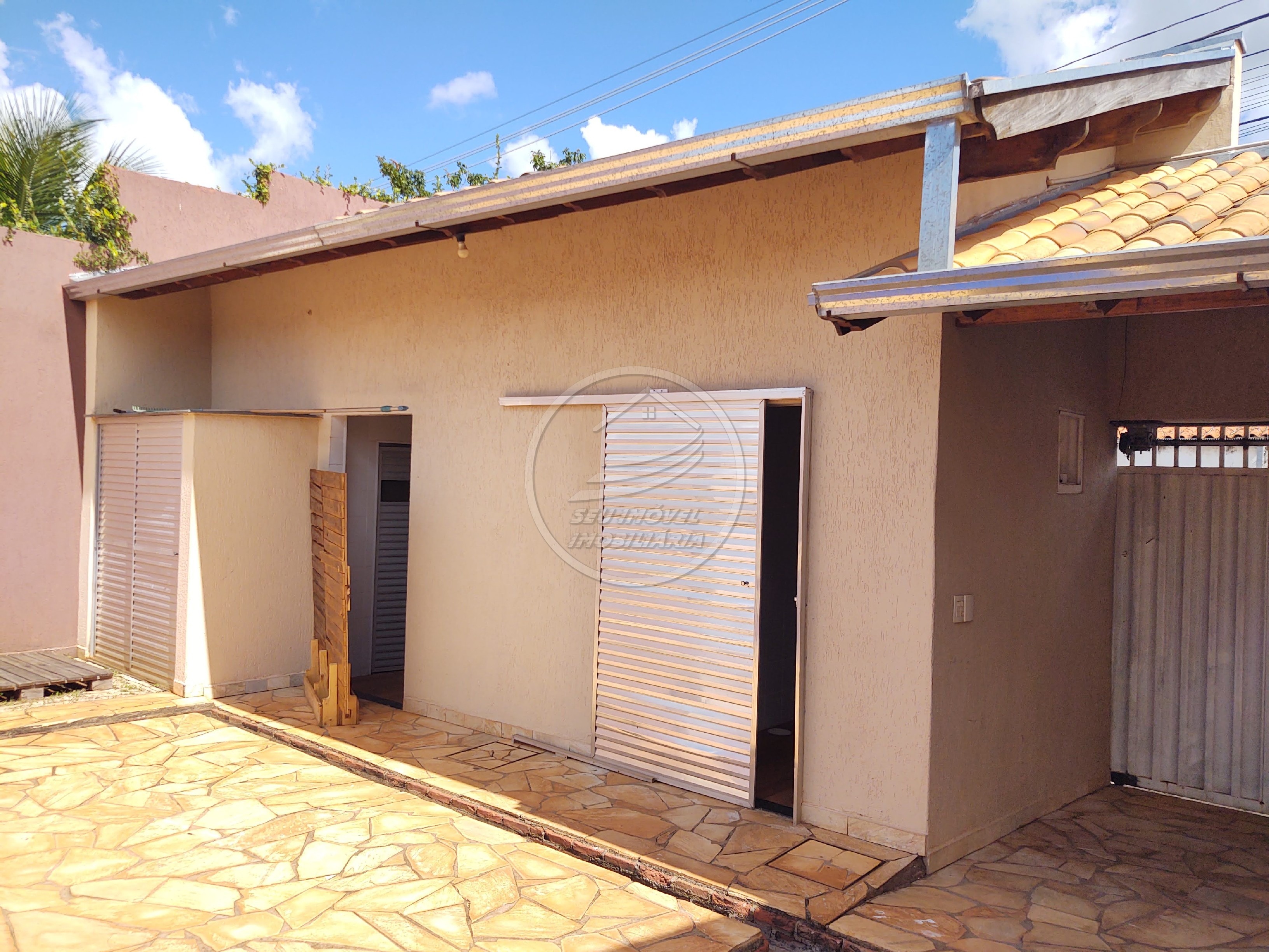 Casa à venda em Uberaba-MG | Cidade Nova | 3 quartos | 1 suíte com closet | R$ 700 mil