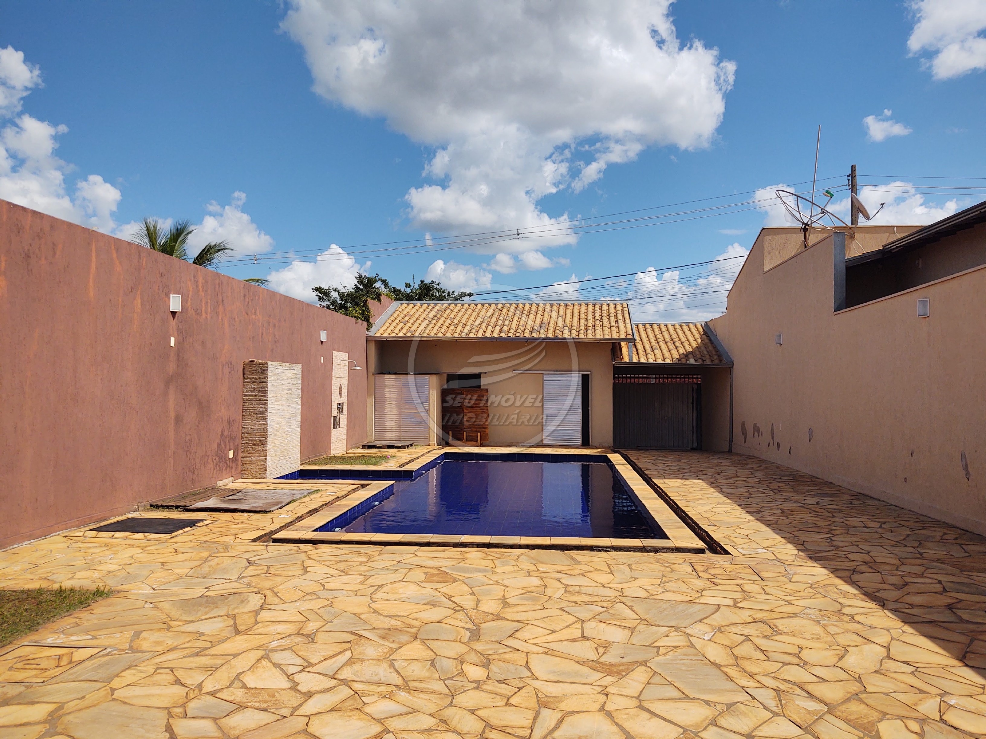 Casa à venda em Uberaba-MG | Cidade Nova | 3 quartos | 1 suíte com closet | R$ 700 mil