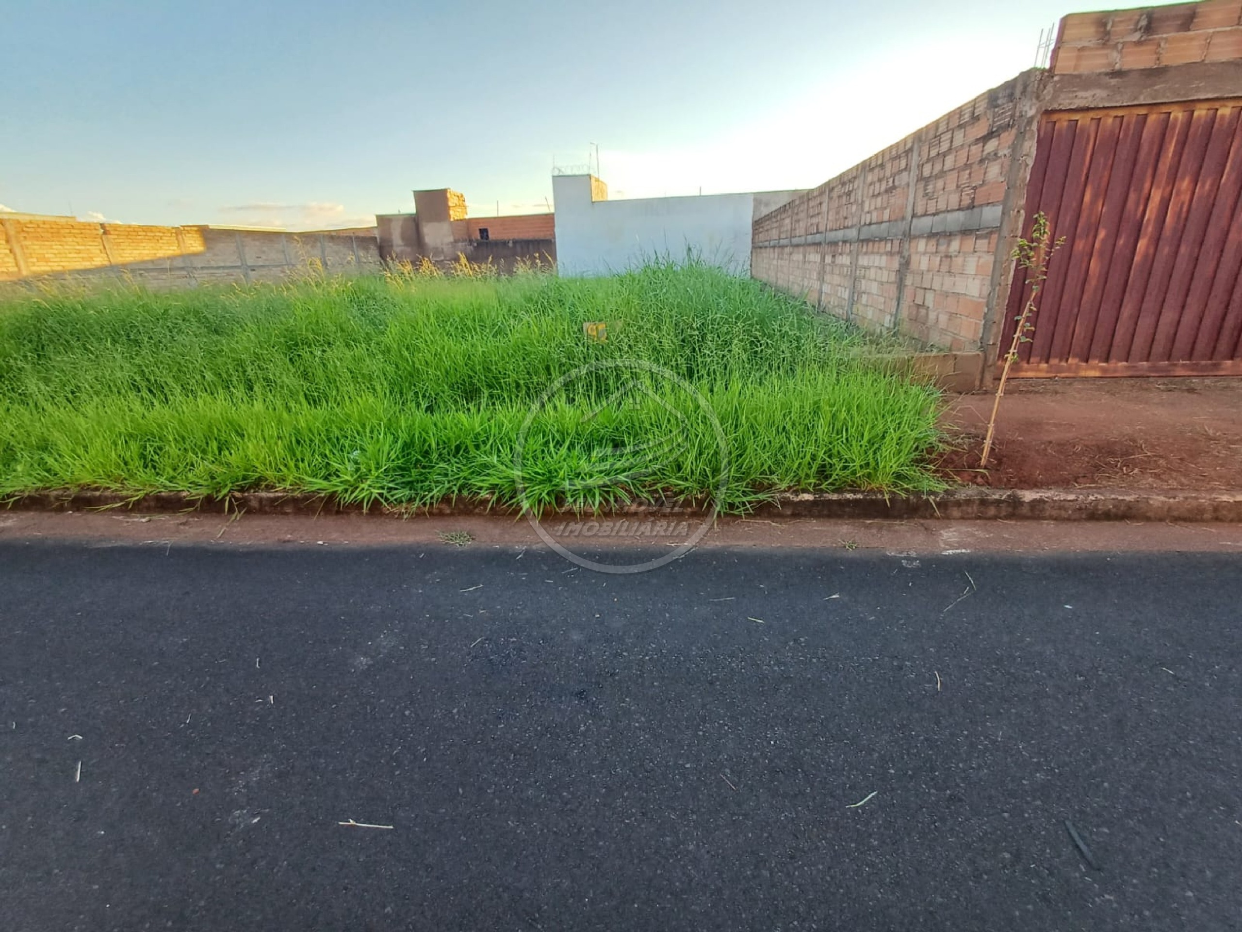 Terreno à venda em Uberaba-MG, Parque das Laranjeiras I - 250,00 m² de área. R$ 130 mil, Aproveite já!