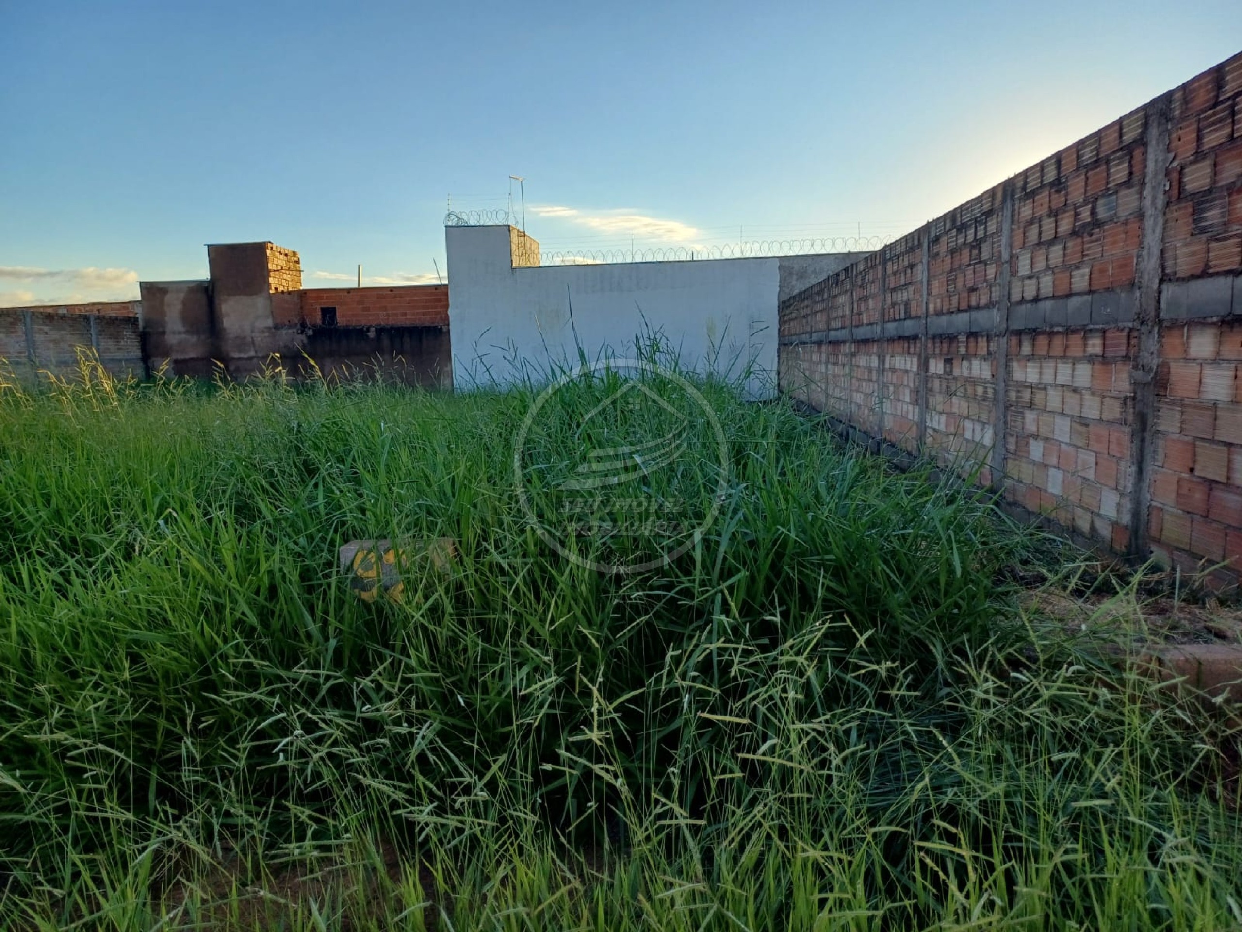 Terreno à venda em Uberaba-MG, Parque das Laranjeiras I - 250,00 m² de área. R$ 130 mil, Aproveite já!