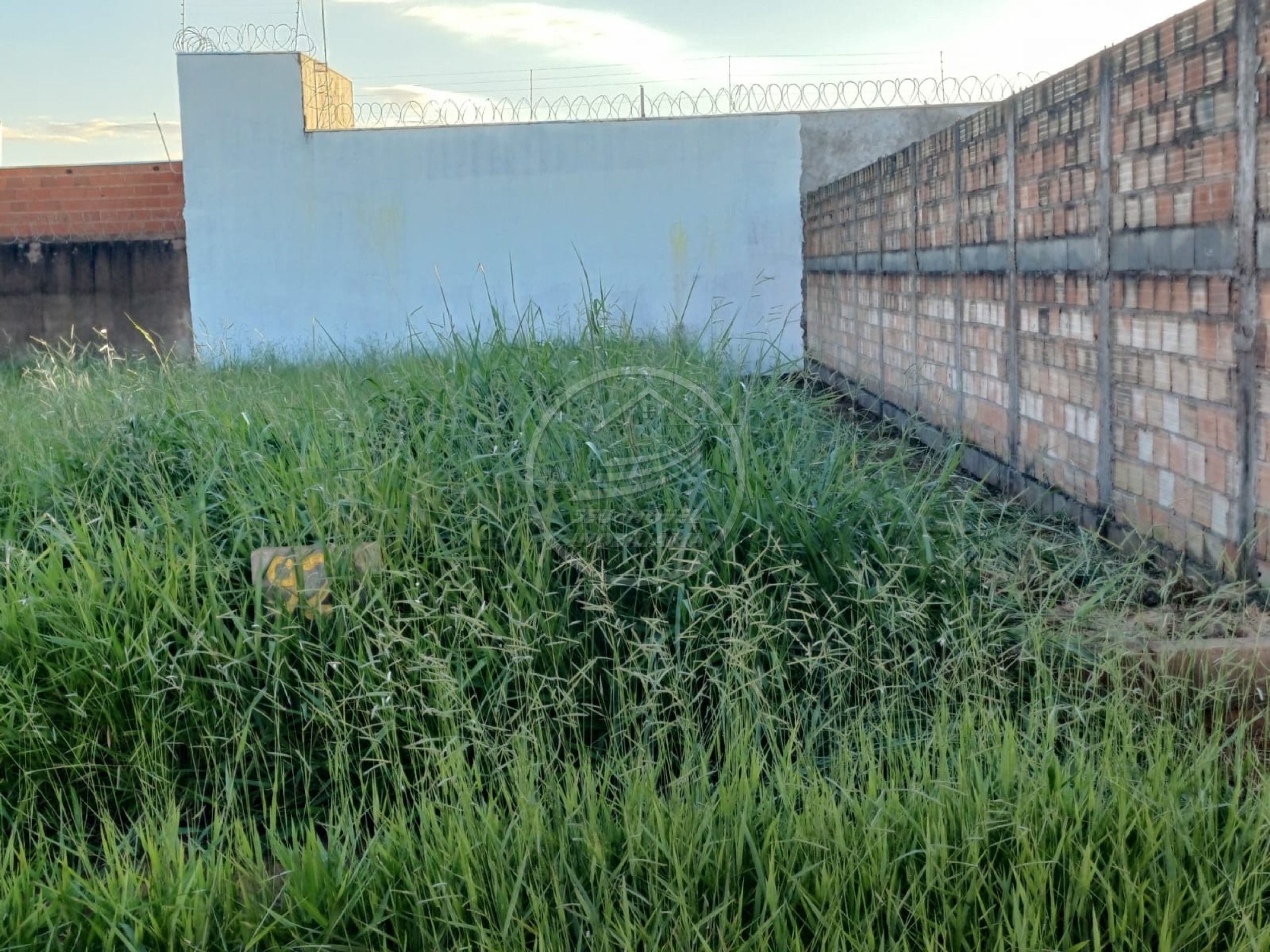 Terreno à venda em Uberaba-MG, Parque das Laranjeiras I - 250,00 m² de área. R$ 130 mil, Aproveite já!