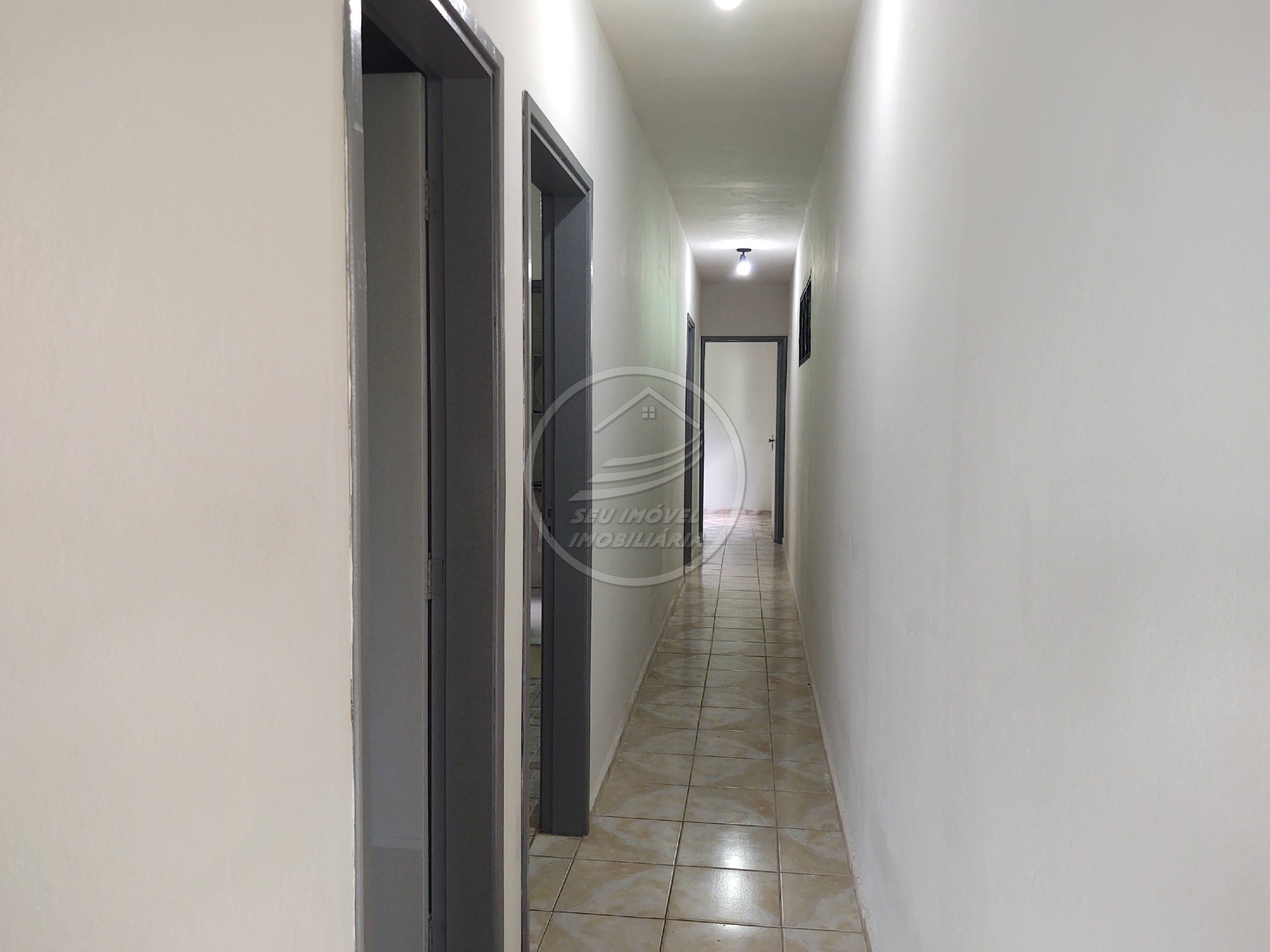 Casa à venda em Uberaba-MG: 3 quartos, 1 suíte, 2 banheiros, 3 vagas de garagem - Imperdível!