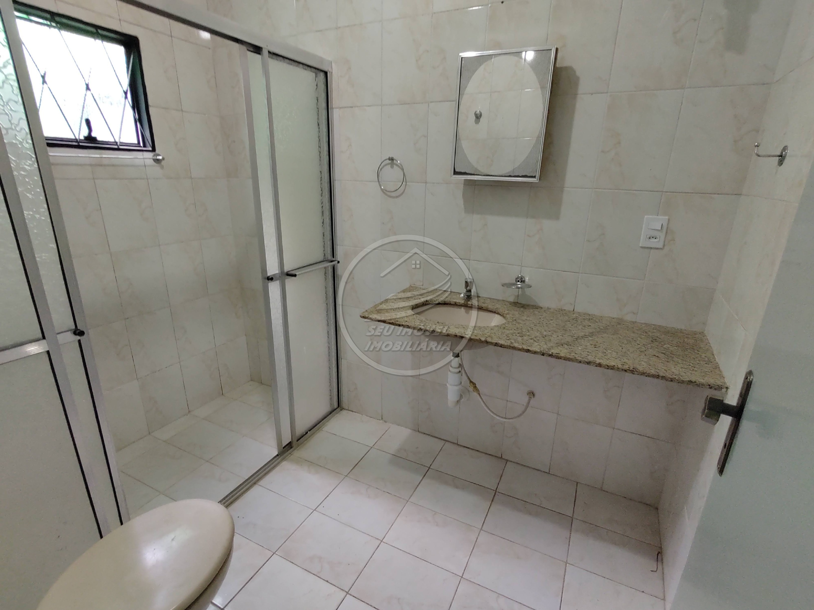 Casa à venda em Uberaba-MG: 3 quartos, 1 suíte, 2 banheiros, 3 vagas de garagem - Imperdível!