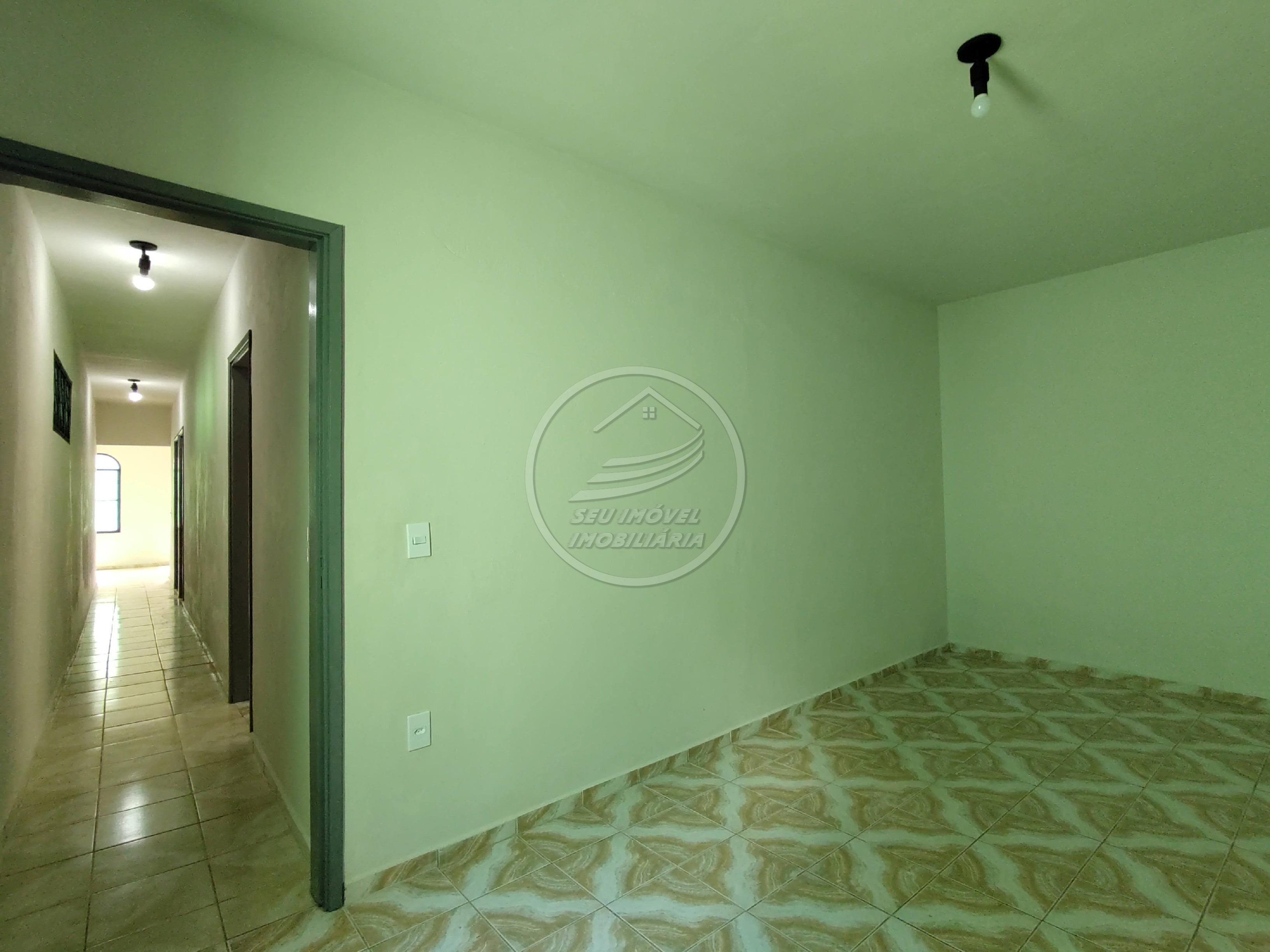 Casa à venda em Uberaba-MG: 3 quartos, 1 suíte, 2 banheiros, 3 vagas de garagem - Imperdível!