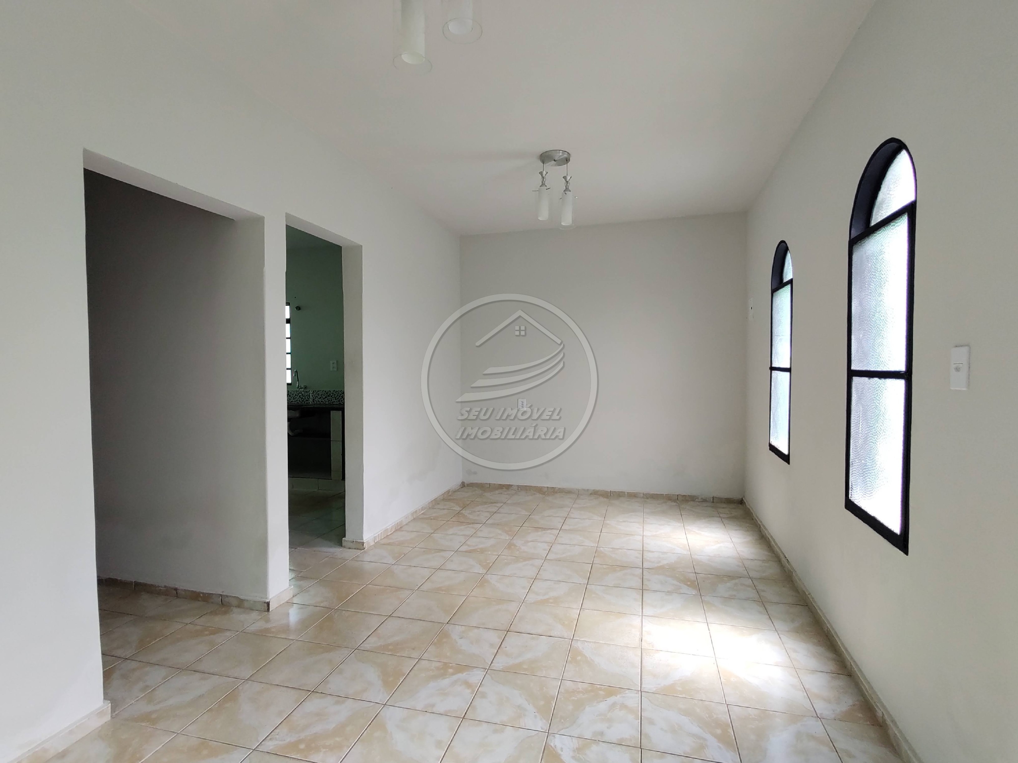 Casa à venda em Uberaba-MG: 3 quartos, 1 suíte, 2 banheiros, 3 vagas de garagem - Imperdível!