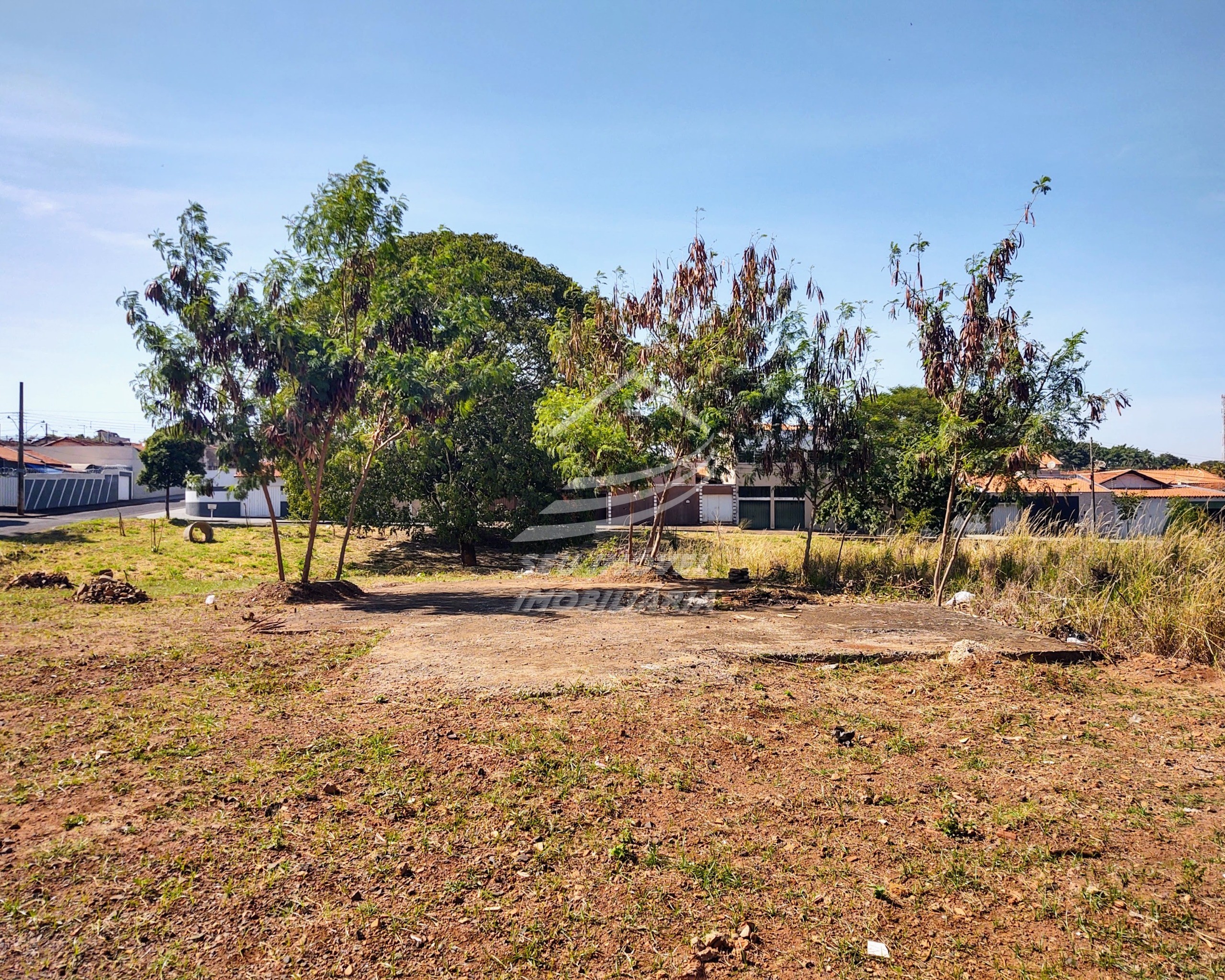 Terreno a venda em Uberaba | Bairro de Lourdes | 311,25 m² | Frente de 15 m | R$ 110 mil