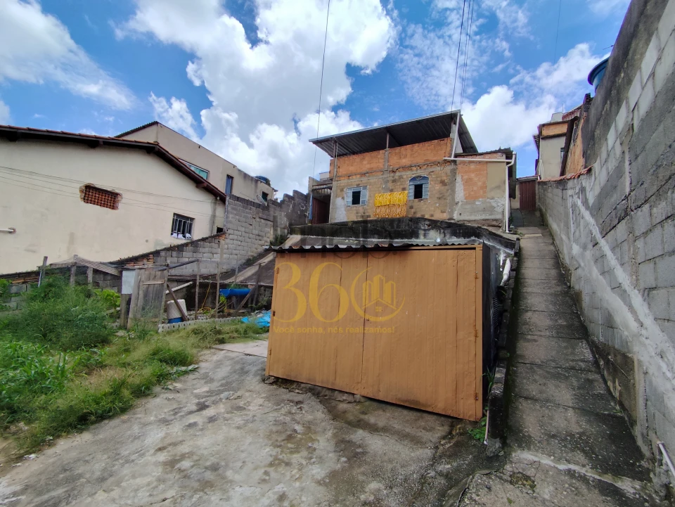 Imagens do imóveis CASA À VENDA COM 3 BARRACÕES