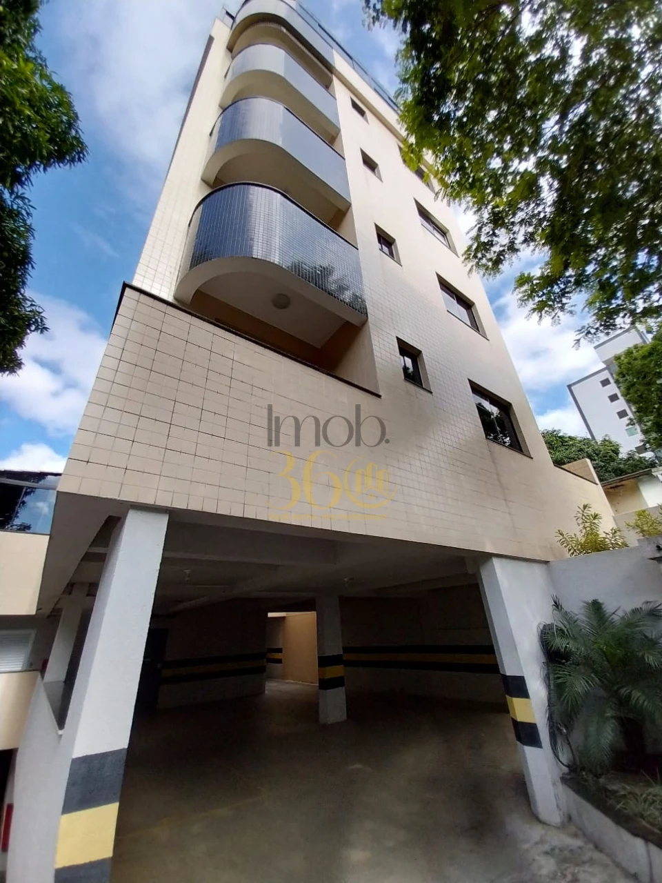 COBERTURA APARTAMENTO - BARREIRO