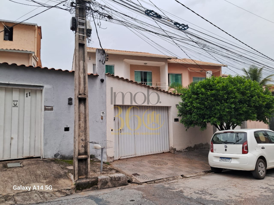 Casa à venda com 3 quartos, 100m² - Foto 1