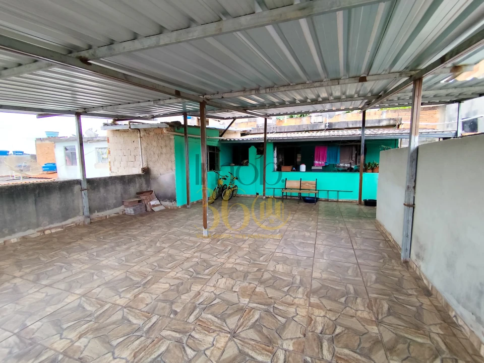 Imagens do imóveis CASA À VENDA COM 3 BARRACÕES