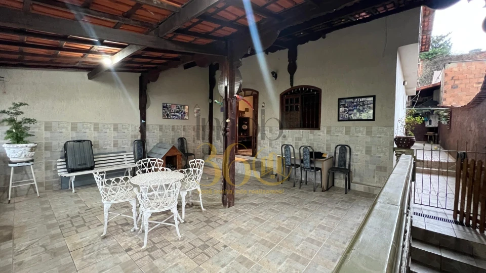 CASA Á VENDA -  TEIXEIRA DIAS (BARREIRO)