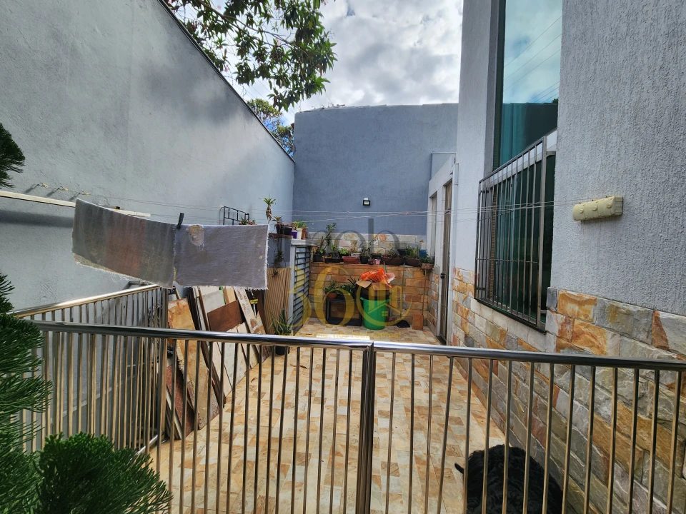 CASA Á VENDA TEIXEIRA DIAS (BARREIRO)