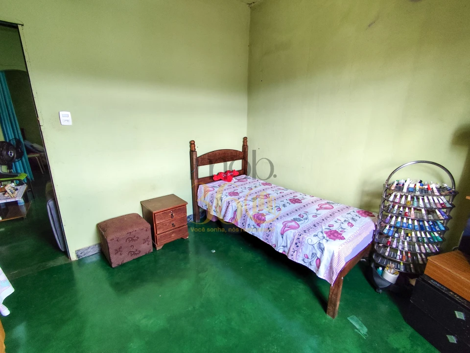 Imagens do imóveis CASA À VENDA COM 3 BARRACÕES