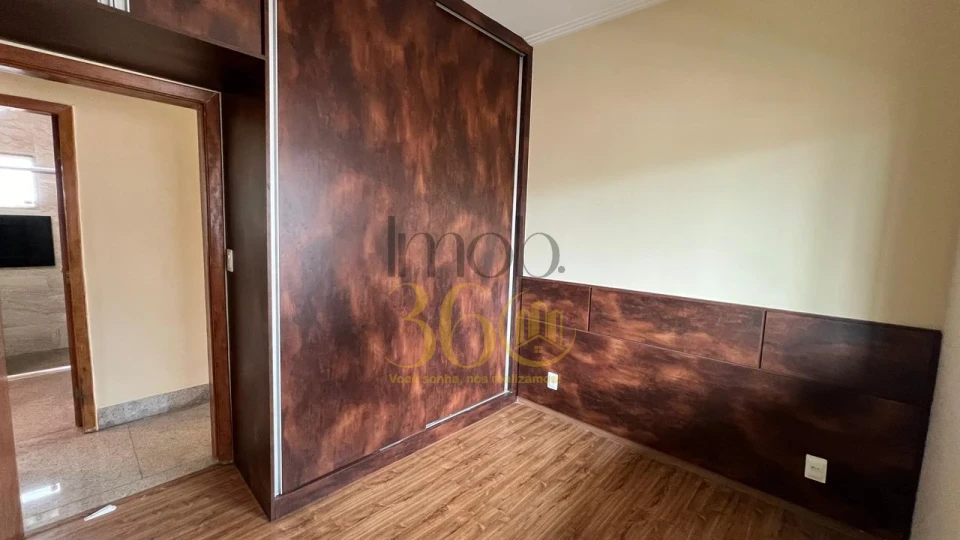 CASA Á VENDA -  DIAMANTE (BARREIRO)