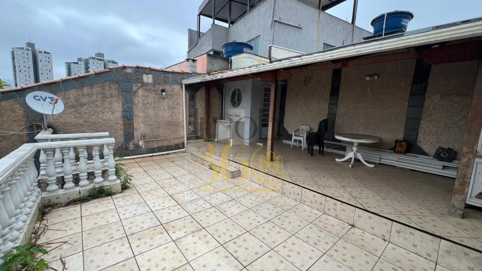 CASA Á VENDA -  TEIXEIRA DIAS (BARREIRO)