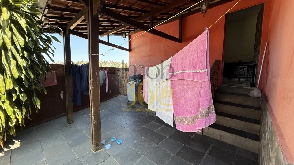 Imagens do imóveis CASA À VENDA 4 QUARTOS