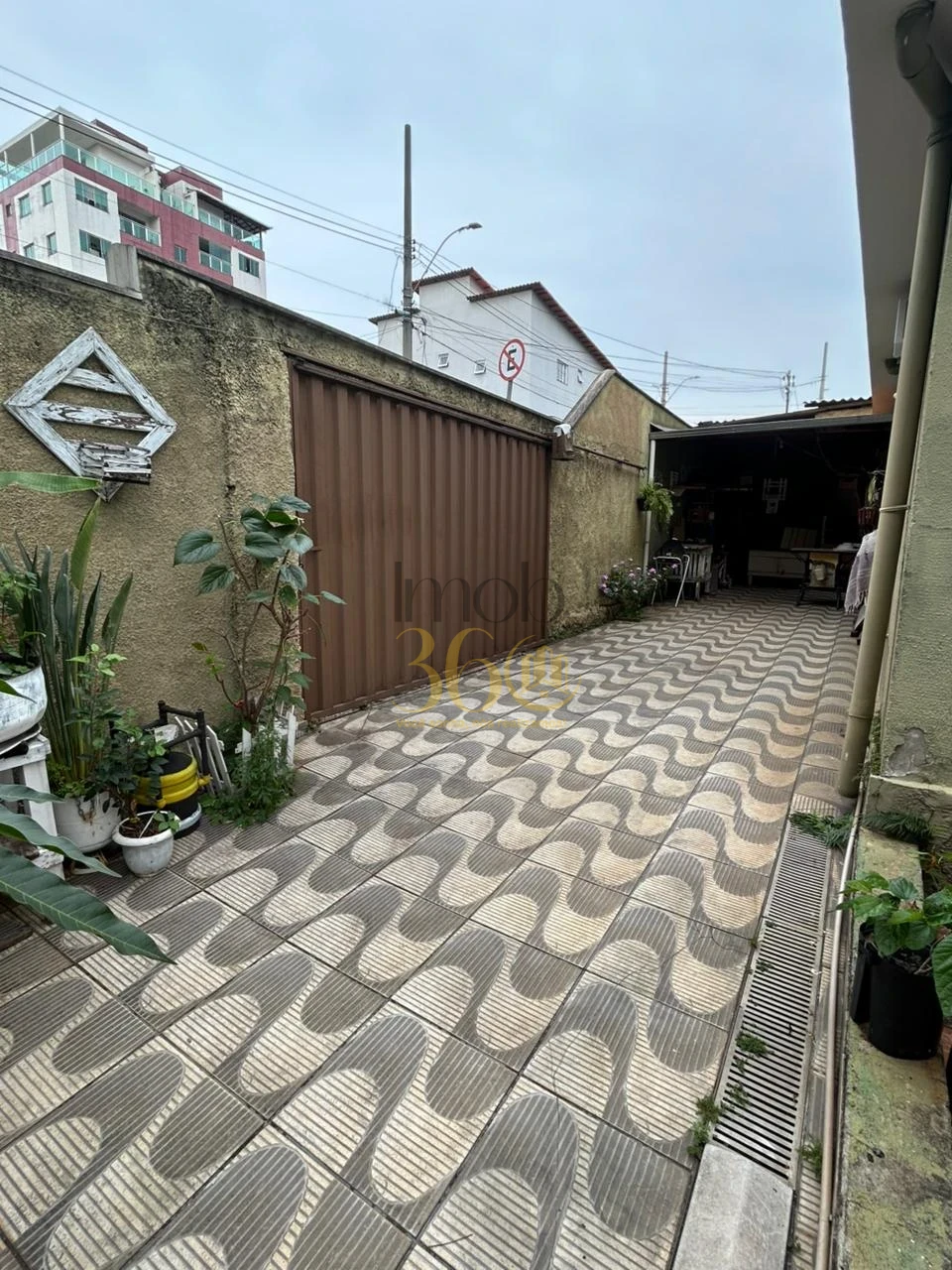 CASA Á VENDA - MILIONÁRIOS