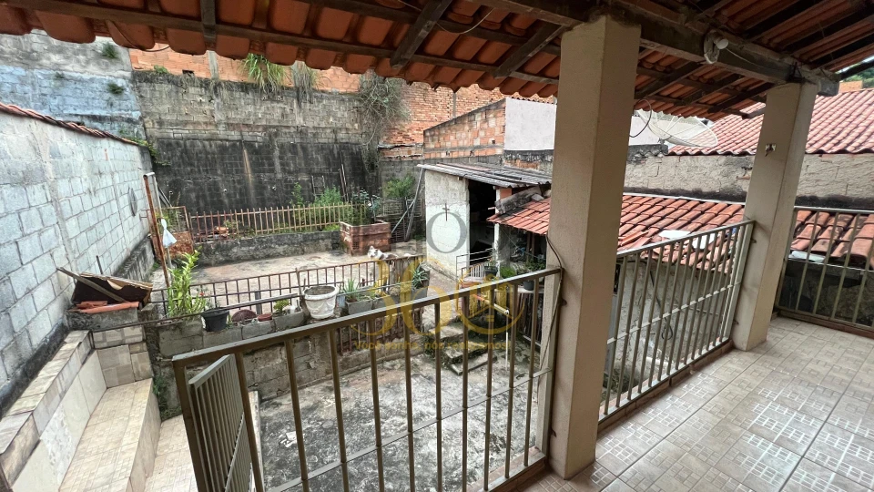 CASA Á VENDA -  TEIXEIRA DIAS (BARREIRO)