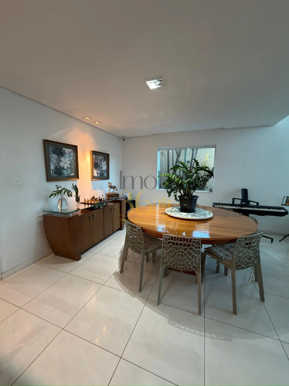 Imagens do imóveis CASA À VENDA 0 BAIRRO TIROL