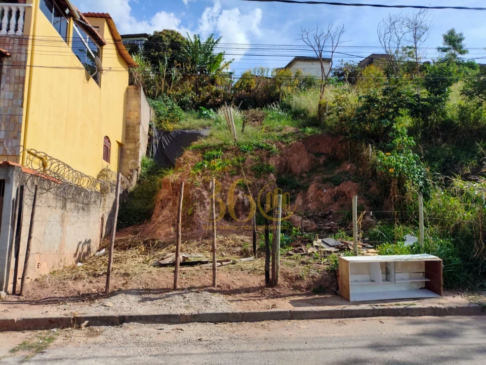 LOTE Á VENDA - BAIRRO INDEPENDÊNCIA