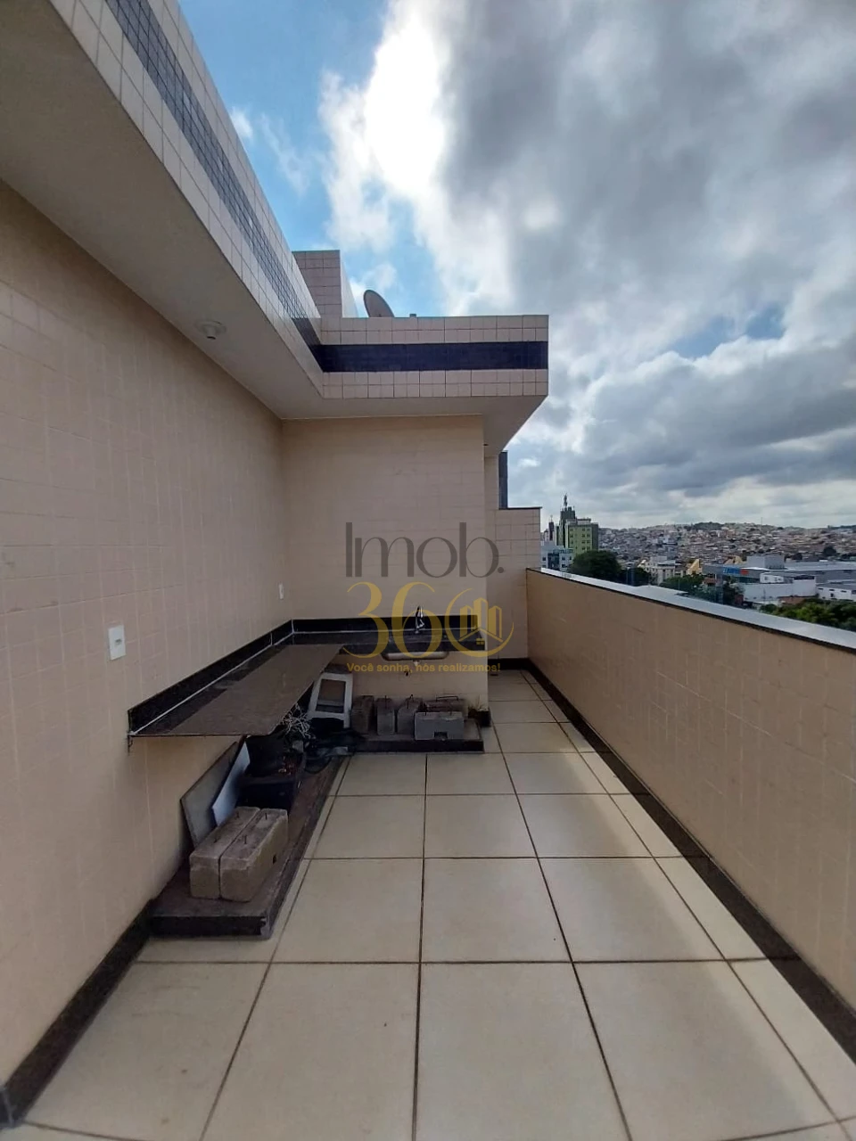 COBERTURA APARTAMENTO - BARREIRO