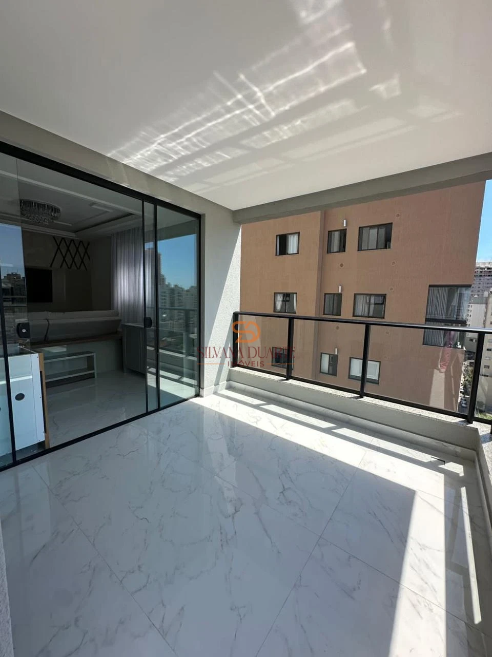 Imagens do imóveis APARTAMENTO À VENDA EM MEIA PRAIA PRONTO PARA MORAR