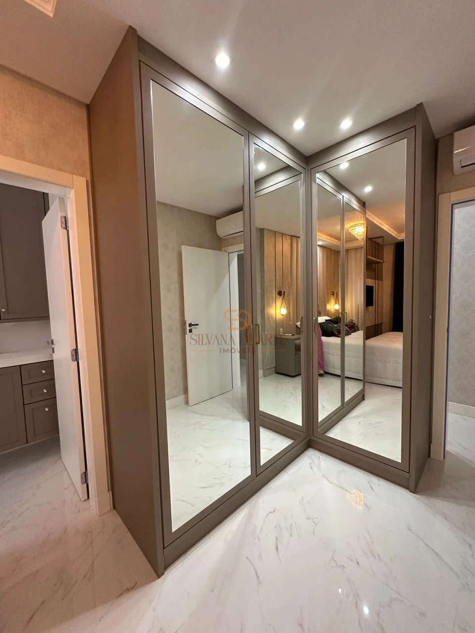 Imagens do imóveis APARTAMENTO À VENDA EM MEIA PRAIA PRONTO PARA MORAR