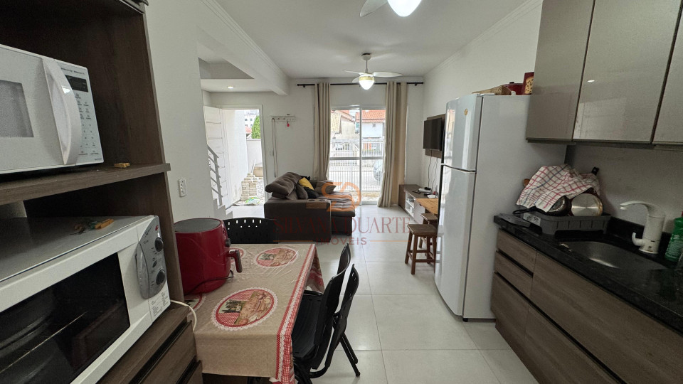 Imagens do imóveis Sobrado à venda em Bal. Pereque, 400 metros do Mar