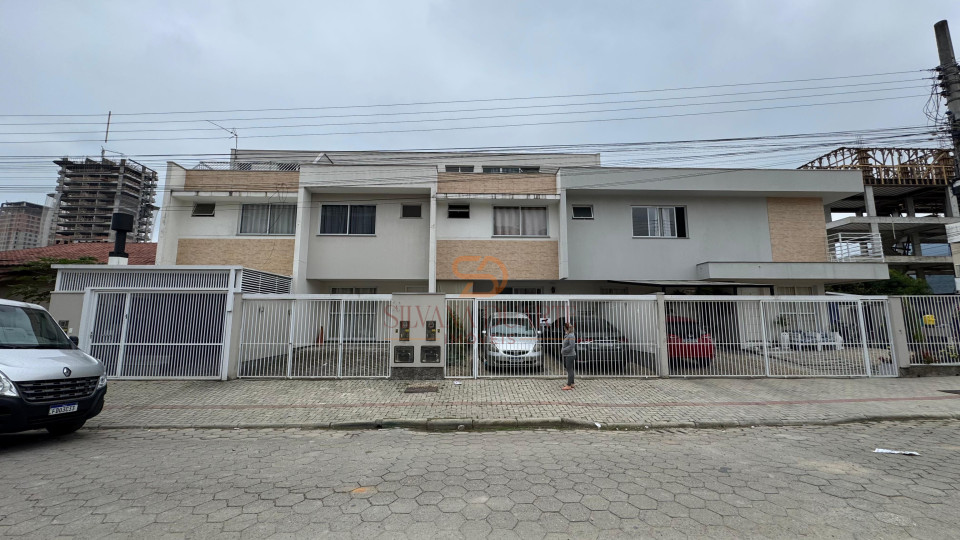 Imagens do imóveis Sobrado à venda em Bal. Pereque, 400 metros do Mar