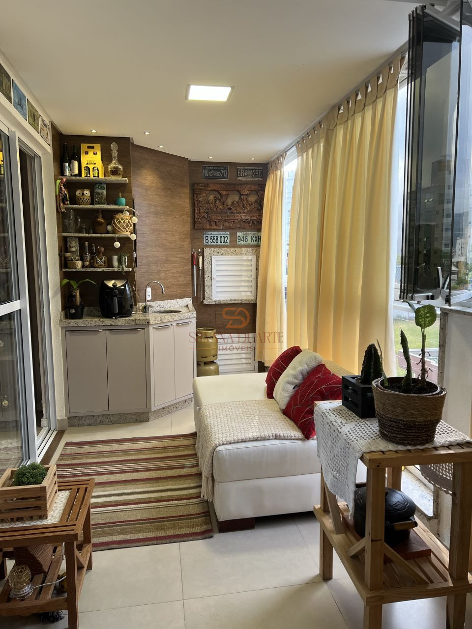 Imagens do imóveis Apartamento à vende em Meia Praia - REGIÃO CENTRAL