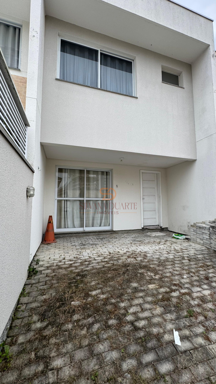 Imagens do imóveis Sobrado à venda em Bal. Pereque, 400 metros do Mar