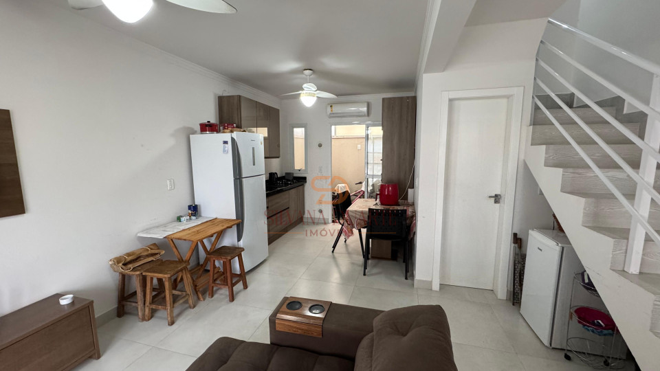 Imagens do imóveis Sobrado à venda em Bal. Pereque, 400 metros do Mar