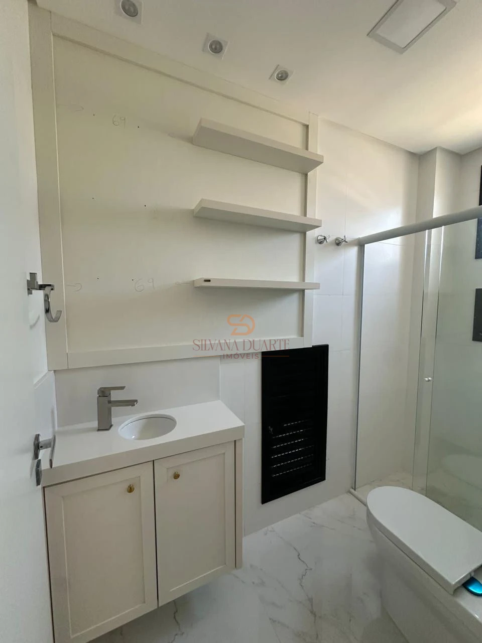 Imagens do imóveis APARTAMENTO À VENDA EM MEIA PRAIA PRONTO PARA MORAR