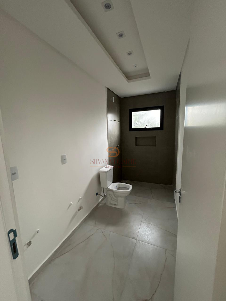 Imagens do imóveis Sobrado à venda em Bal. Pereque, 500 metros do Praia