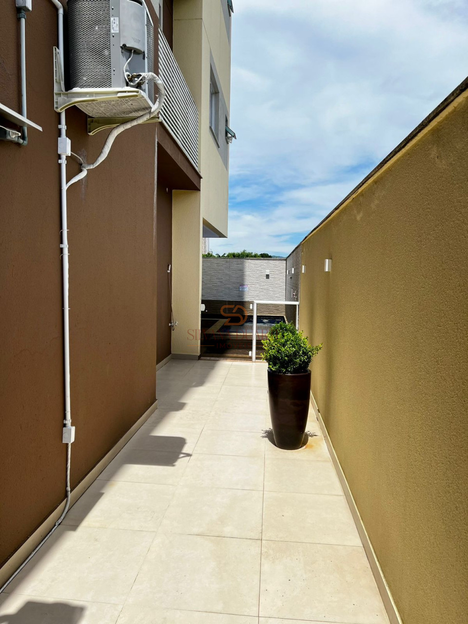 Imagens do imóveis Apartamento à vende em Meia Praia - REGIÃO CENTRAL