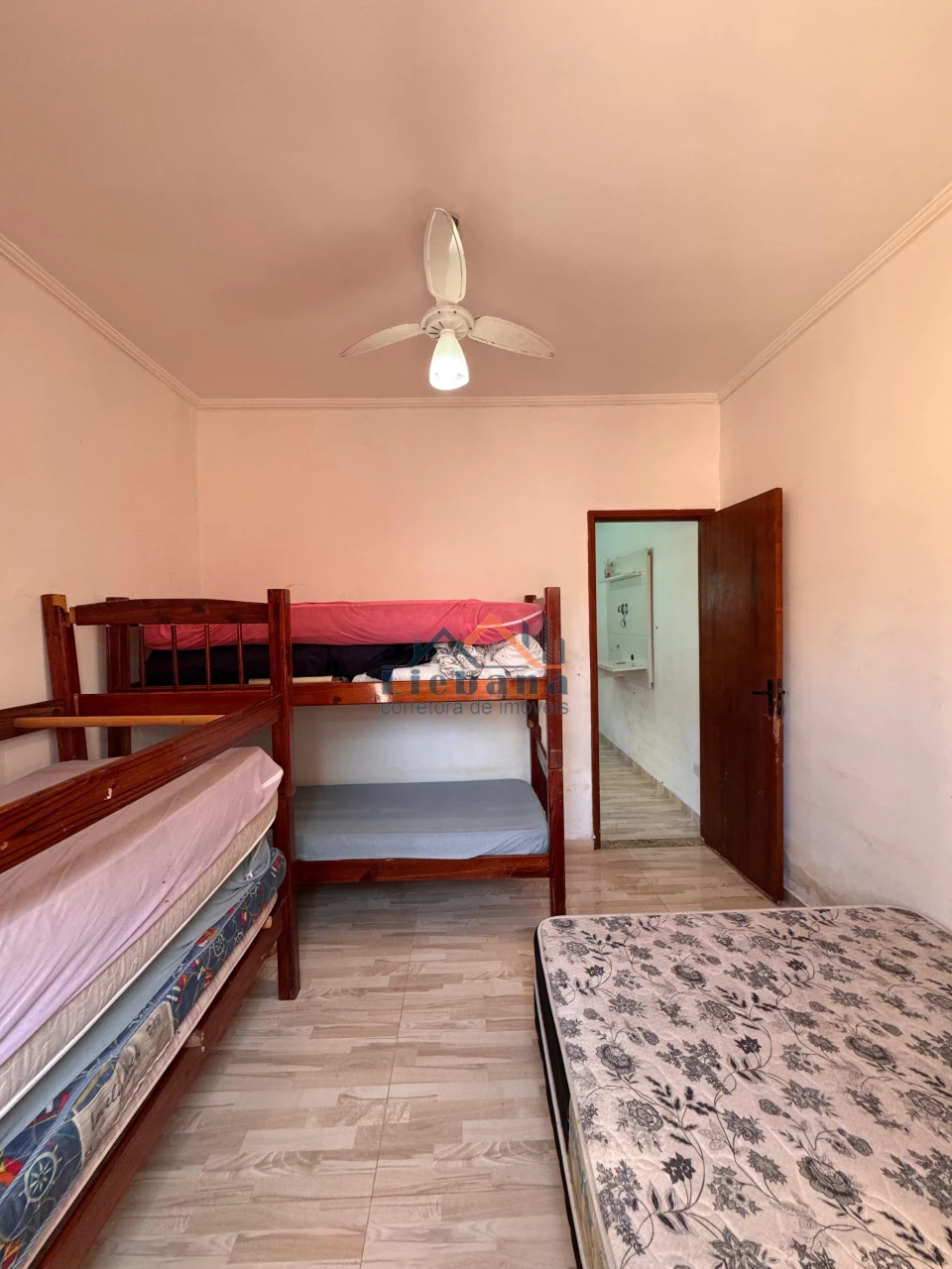 Imagens do imóveis Casa Geminada 1 Dormitório 1 Suite 2 Vagas De Garagem