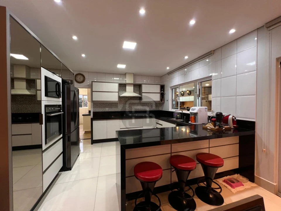 Imagens do imóveis Porteira Fechada! - Casa à venda no Condomínio Fechado Santana Residence