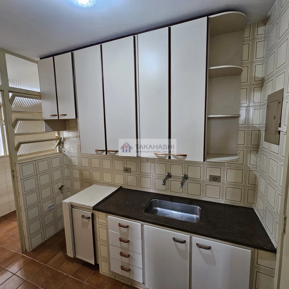 Apartamento  para alugar - 02 quartos, armários e garagem