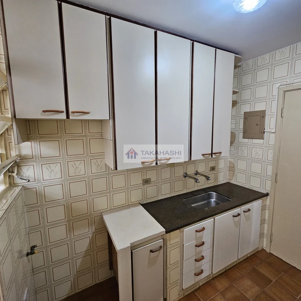 Apartamento  para alugar - 02 quartos, armários e garagem