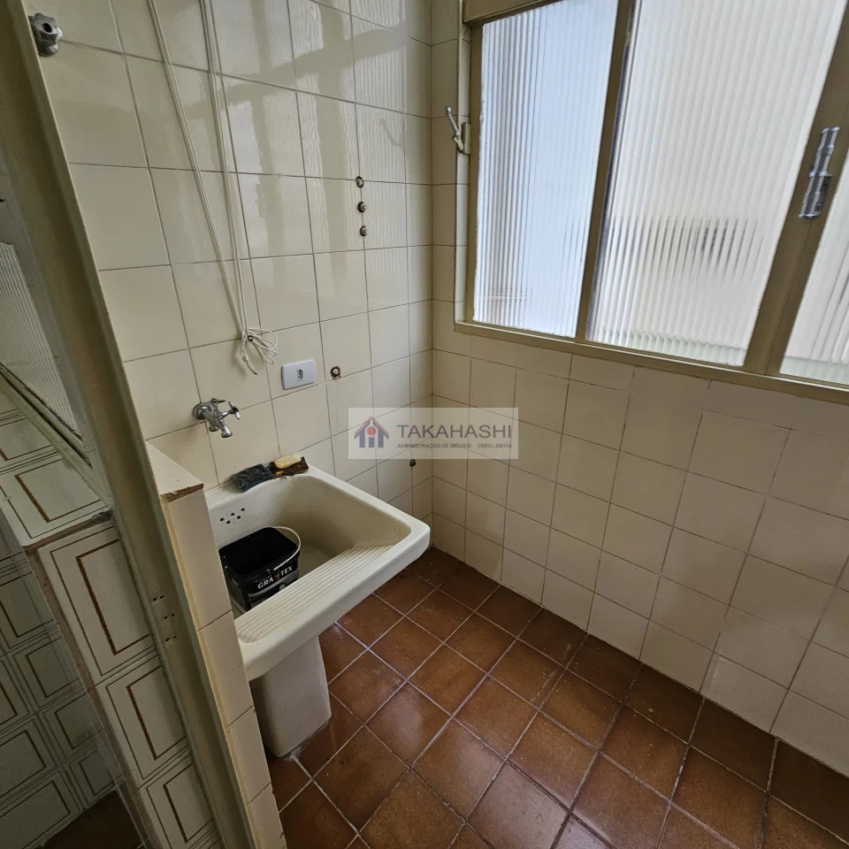 Apartamento  para alugar - 02 quartos, armários e garagem