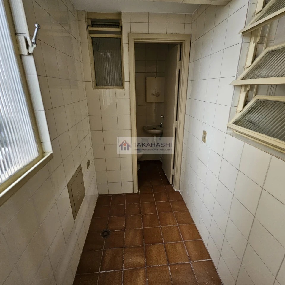 Apartamento  para alugar - 02 quartos, armários e garagem