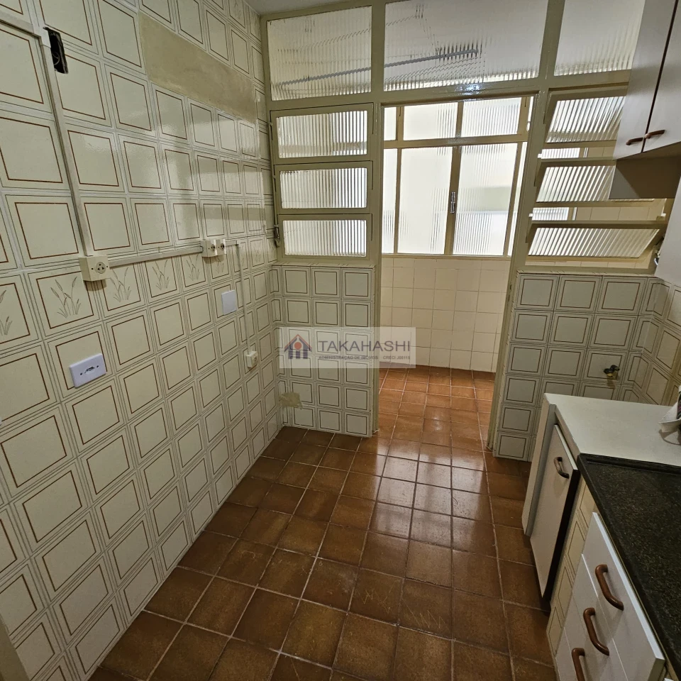 Apartamento  para alugar - 02 quartos, armários e garagem